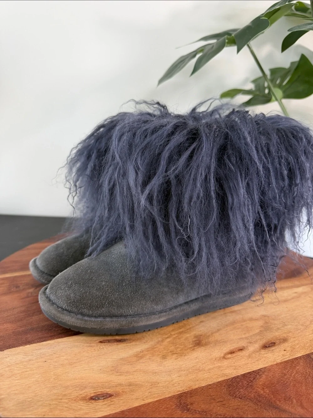 Bearpaw Boo Youth Suede Boots in Charcoal